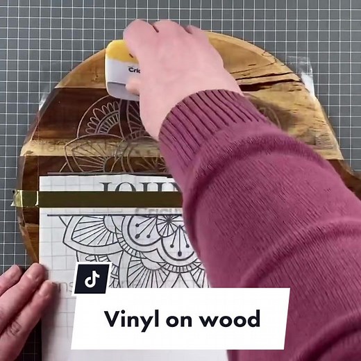 Have you guys tried adding vinyl on wood? #diycrafttutorials #cricut #diy