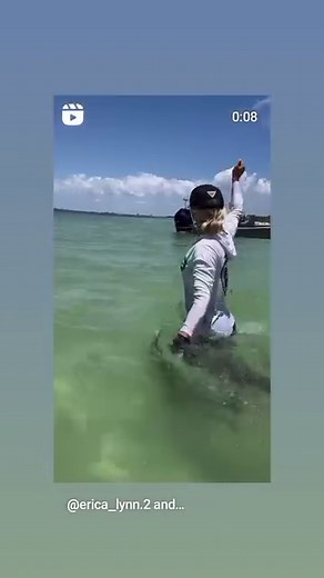 Just taking the Tarpon for a walk @erica_lynn.2 #friendsandfamily🌏🩵🎣🐠 @_newworldangler | Florida Fishermen Magazine/ New World Angler