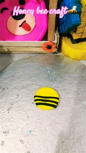 Honey Bee Craft 🐝 #diy #clay #swerahina #viralshort #youtubeshorts
