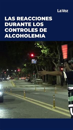CONTROLES DE ALCOHOLEMIA EN CABA👮 🔹 Durante los operativos de tránsito por Año Nuevo en la ciudad de Buenos Aires, se realizaron más de 5 mil testeos de alcoholemia. Un total de 38 conductores resultaron positivos y sufrieron la retención inmediata de sus licencias habilitantes. El nivel más alto detectado alcanzó los 2,62 gramos de alcohol en sangre, cuando el límite permitido en dicha jurisdicción es de 0,5. #SeguridadVial #Transito #Alcoholemia #BuenosAires | LaVoz.com.ar
