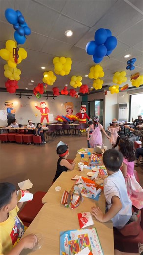 takbo nung nkita si jollibee 🤣🤣🤣 | Mary Flor Del Monte