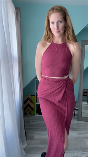Emerson Bloom on Instagram: "Perfect for a date? 💗 #redhead #explorepage #explorepage✨ #fit #model #tryon #longhair #mombod #ootd #dress #fitmom #trendingmusic #redheads #creator #foryou #foryoupage💙 #foru #love #peace #fashion #fashiongram"