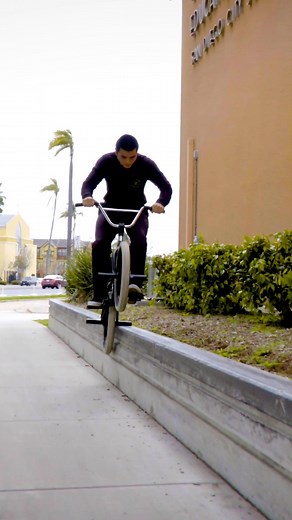@jacob_cable putting his Kinetic Frame on display in THIRTY. We expect frames to hit the states this month, so make sure you’ve got yours on lock at the local shop! #kinkbmx #bmx | Kink BMX