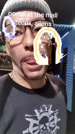 Videos of witnesses at Miami Mall 'aliens' incidents