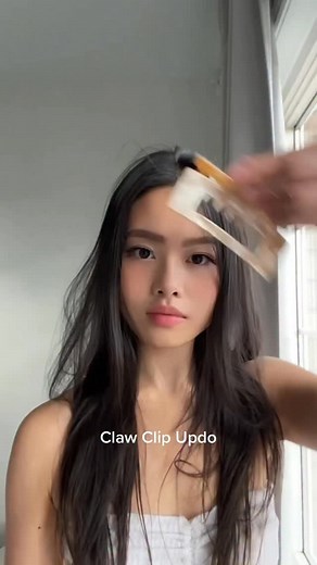 Fluffy 🐑 or Chic 🤍? Testing this claw clip hair hack and I didn’t expect the result 😌✨ #HairTutorial #ClawClip #HairInspo #PrettyHairstyles #HairReels #BeautyReels #EasyHairstyles #GirlyAesthetic #SoftGirlAesthetic #HairIdeas | HannaHair