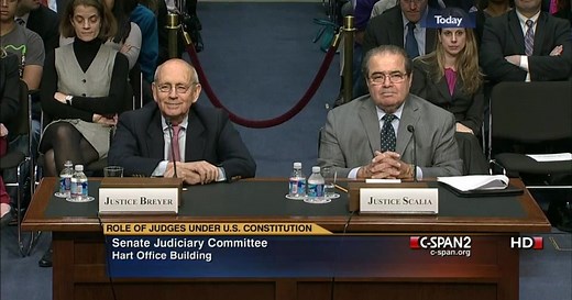 Originalism vs Living Constitution