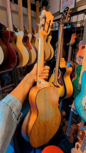 🎶✨ VTAB TSX-T15 Ukulele — আবারও স্টকে! সুরের মধুরতা, স্টাইলিশ লুক আর স্মুথ প্লেয়িং—সব একসাথে চান? 🎸 VTAB TSX-T15 Ukulele এখন পাওয়া যাচ্ছে LABU FLUTES-এ! নবীন থেকে প্রফেশনাল—সবাইয়ের জন্য পারফেক্ট! 🌿🎵 ঢেউ খেলানো উষ্ণ সাউন্ড আর স্টেবল টিউনিং—যে কোনো গানকে করে তোলে আরও মনোমুগ্ধকর। 📞 অর্ডার করুন এখনই: 01680931159 🏷️ Brand: LABU FLUTES ⭐ প্রোডাক্ট ফিচারসমূহ: 🎵 উষ্ণ ও ক্লিয়ার টোন ✨ রুম, স্টেজ ও রেকর্ডিং—সব পরিস্থিতিতে অসাধারণ সাউন্ড কোয়ালিটি 🎸 প্রিমিয়াম বিল্ড কোয়ালিটি 🌲 মসৃণ কাঠের বডি 👌 আরাম