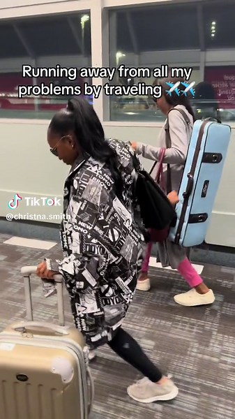 christina smith (@christinasmithto) - Catch flights, not feelings ✈️🖤 #littlemissinternational