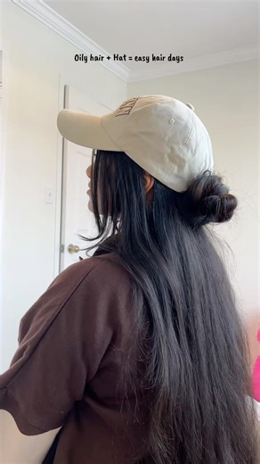 Oliy hair + Hat = easy hair days #hairtok #oilyhairstyle #hairstyle #heatlesshairstyles #springhair