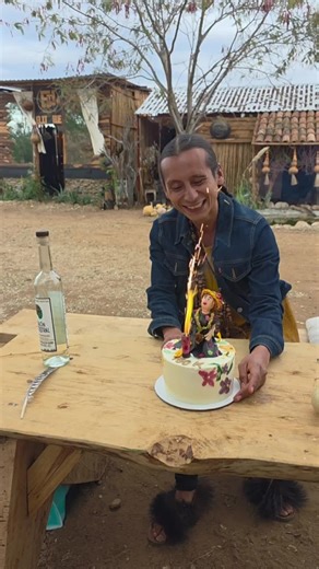 ¡Celebrando 150K seguidores con un delicioso pastel!