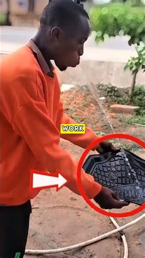 “He Can Spray Water Like This… How?!”💦💦