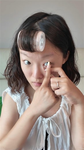 *Viewer Discretion Advised* I’ve brought you a guide on how to put in contact lenses