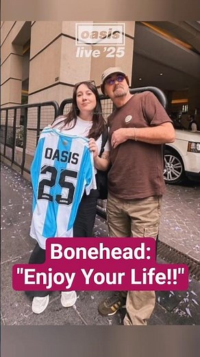 Bonehead : "Enjoy your life!!" #oasis #oasisreunion #oasislive #bonehead #epiphoneguitar #concert