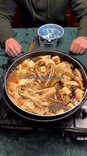 SUKIYAKI (JAPANESE HOT POT) 🍲 Comment RECIPE for a link or visit KyrieTheFoodie.com (link in bio). My recipe is just for regular sukiyaki, but if you want to freeze it, freeze all the components (except for the noodles!) and then just allow it to thaw in the simmering broth with a lid on. Once it starts to cook, the ingredients will start to separate and you can begin mixing it to ensure everything cooks! | Kyriethefoodie