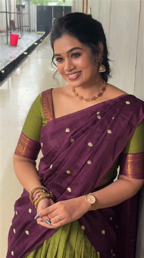 Chennai Makeup Artist Sanaras Nikitha on Instagram: "When the natural light show the exact beauty @srinisha_jayaseelan Makeup @sanaras_makeover Hairdo @yaash_makeovers_official Costume @deepoodesigners.in #vijaytv #srinisha #celebrity #makeup #glassskin"