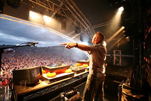 Premiere: Fatboy Slim, 'Praise You' (Live)