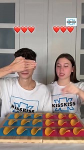 “BOOM KISS KISS 💣💋💋” Il trend è esploso dopo l’ultimo video in gara di Jacopo Aquila per ViralizzAmi, il contest di Radio Kiss Kiss che vede otto content creator italiani sfidarsi per “viralizzare” il brand in un mese. Il creator torinese ha superato 26 milioni di visualizzazioni su TikTok, dando vita a una vera e propria reazione a catena globale: centinaia di video hanno replicato il trend “Boom Kiss Kiss” in tutto il mondo. D’altronde il nostro claim è “Play Everywhere”. E mai come questa