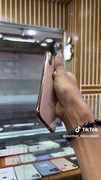 iPhone XS Features and Reviews at Karimuallah Market