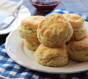 So easy! The secret to FOOLPROOF FLAKY BISCUITS is revealed! Find out how to get flaky, layered, buttery, tender biscuits you will swoon over! RECIPE ---> https://www.dessertnowdinnerlater.com/foolproof-flaky-biscuits/ | Dessert Now, Dinner Later