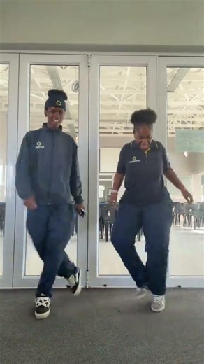 Azeka Azeka 💙🖤 Amapiano Dance Challenge #amapiano0hub #amapiano#amapianodance#amapianochallenge