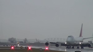 File:Sequence- Asiana 747 and DHL (ABX) 767 Portland Airport (PDX).ogv - Wikimedia Commons