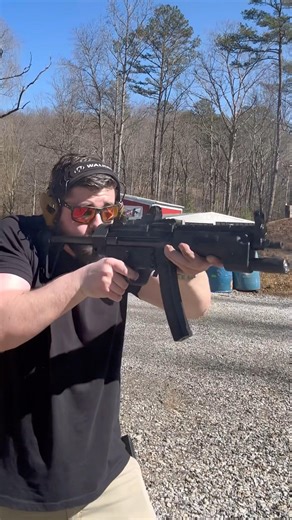 MP5 or MP5K- which do you prefer? #shorts