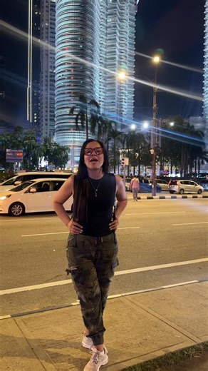 🌏✈️ Quand le rêve devient plus proche que jamais… Un avion flambant neuf. Une compagnie nationale qui ouvre de nouveaux horizons. Et une destination mythique qui fait battre le cœur des voyageurs 🌴 Cette fois, le voyage commence depuis chez nous, à bord de notre compagnie nationale, vers une terre où la modernité rencontre la nature, où les gratte-ciel frôlent la jungle, et où chaque instant est une carte postale. Chez Travel Planner DZ, cette destination… on la connaît déjà. On l’a vécue. On 