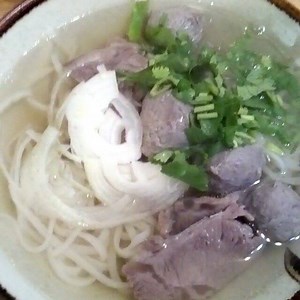 Une petite soupe Pho pour midi, avec des boulettes au bœuf faites maison. | Cooking with Morgane