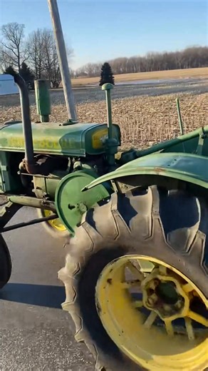 26K views · 577 reactions | John Deere on the open road. #JohnDeere #ClassicTractor #FarmLife #fblifestyle | Vreeland | Facebook