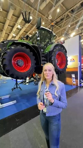 Auftakt der AGRITECHNICA 2025! 🚜💡 Erster Messetag in #Hannover – und der Start hätte kaum besser laufen können: Gemeinsam mit Marie Hoffmann - Landwirtschaft & Landleben sind wir live in die Agritechnica gestartet und haben gezeigt, was starke Technik für starke Maschinen bedeutet 💪🏻 In ihrem Video gibt Marie Einblicke in unsere neuesten Lösungen – von unseren innovativen Hebesystemen bis zu modernster Prüftechnik – und zeigt, wie vielseitig unsere Technologie in der Landwirtschaft eingesetz