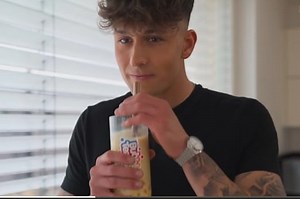 BubbleTea2Go - Family Party Pack für 70 Portionen - DIY Bubble Tea Set, 1x Mix Box Tee-Pulver, mit 2x 1980g Bubble Perlens, 1x 1900g Bubble Tea Sirup und Zubehör - Boba Tea Kit für Parties