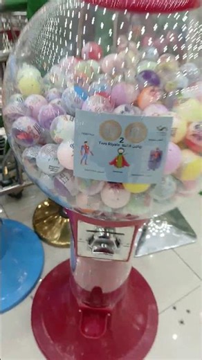 INSERT COIN TO PLAY VENDING MACHINE WITH TOY INSIDE #satisfying #shorts #toys