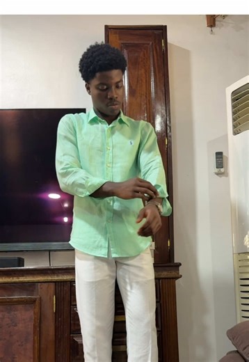 Linen Shirt Styling: Tucked vs. Untucked