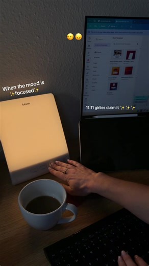 Mood = focused ✅ My SAD light keeps me bright, alert and actually productive 💡 SAD lights are basically personal sunshine for powering through work, emails and everything in between ☀️ #mentalhealth #sadlamp #winterwellness #seasonaldepression #vitamind