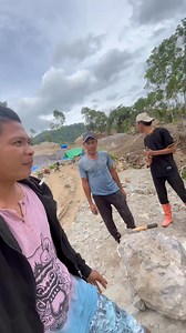 120K views · 6.2K reactions | Di lokasi trg pe tampa mancari nyanda panda perbedaan karna trg pe tujuan sini datang mancari. SALAM SATU BETEL ⚒️ | Mario Rifly Manorek | Facebook