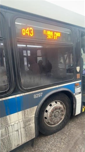 Q43 Rush arrives and departures at Hillside Av/189 St #mta #mtatransit #nycbus #mtabus #nyctransit