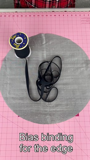 Let’s make a purse out of a circle! Full tutorial on my YouTube channel Sew Anastasia. Sewing machine @husqvarnaviking #sewing #sewingproject #purse #pursesewing #pursesewingpattern | Sew Anastasia