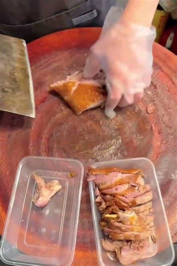 Glamorous New Year's Eve Dinner: The Showstopper Lion's Head Goose