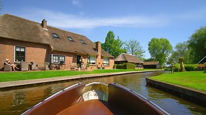 Giethoorn Netherlands scenic water village boat tour (4K)