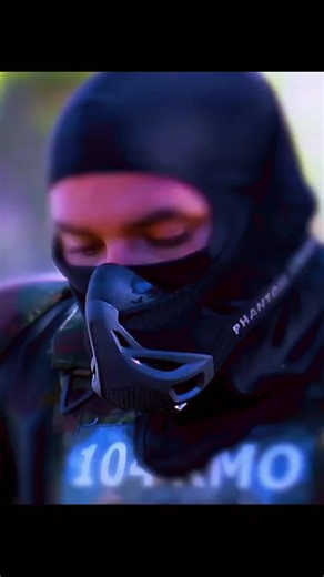 The mask worn by the 104th Maneuver Regiment (104e RMO) is a training mask designed to enhance athletic performance by strengthening breathing and increasing lung capacity. This type of mask, also known as a high-altitude simulation mask, features adjustable resistance valves to reduce airflow. Its purpose is to: Strengthen respiratory muscles: Force the fighter to breathe more deeply, strengthening the diaphragm and intercostal muscles. Simulate high-altitude conditions: Simulate training in ox