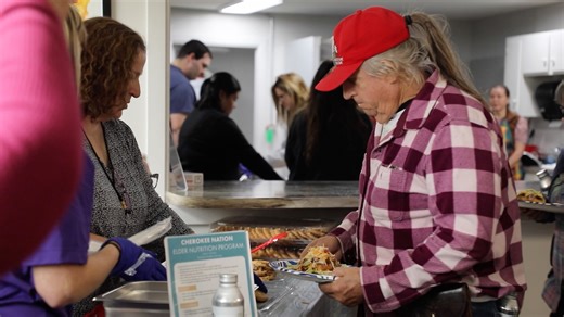 This week, Cherokee Nation leaders gathered at the grand opening of the new Elder Nutrition site in Dewey. 🩷 We now have 16 Elder Nutrition sites and one coming soon to North Tulsa. ➡️ For a list of sites near you, visit: https://www.cherokee.org/all-services/human-services/elder-nutrition-program/ 🔗 Read more: https://anadisgoi.com/index.php/government-stories/cherokee-nation-celebrates-grand-opening-of-elder-nutrition-site-in-dewey?highlight=WyJkZXdleSIsImRld2V5Llx1MjAxZCIsIlx1MjAxY2Rld2V5Il