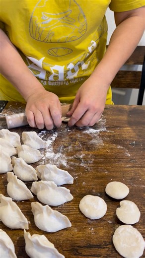 How to Flatten Dumpling Wrapper #dumplings #dumplingtime #foodreels #homecook | Dee Marveller