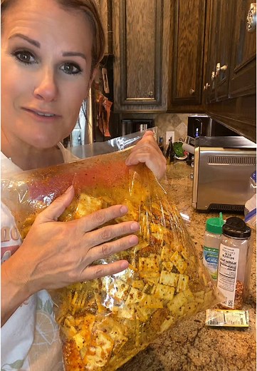 Delicious Seasoned Crackers Recipe