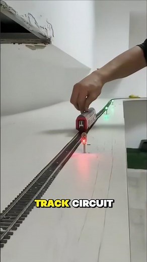 How Railway Signalling Works as a Train Passes | Track Circuit Reactions Explained #railway
