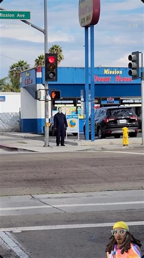 Recognize this area?! Looks like our local Halloween celebrity is Free and making his rounds in Oceanside! Let me know if you've also seen Michael Myers strolling around Oceanside! Tell us where below! Or send me your photos & videos! 🎥 by @juliegayle24 #halloweencostume #michaelmyers | Eating Oceanside