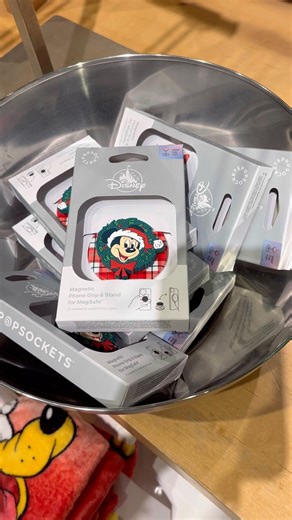 #christmas #mickeymouse #disney #popsocket #waltdisneyworld #spirit #jersey #hoodie #disneysprings