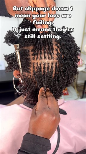 Starting Sisterlocks with short hair is possible but it requires patience and the right guidance. My client here began her journey with just 3 inches of hair. Early on, we experienced some slippage (which is common with short hair establishments, depending on the texture). With consistent reties and proper care, her locs are developing well and at 5 months in, they’re flourishing and on their way to maturity ✨💕 This is why choosing the right loctician matters. Not just for the install, but for