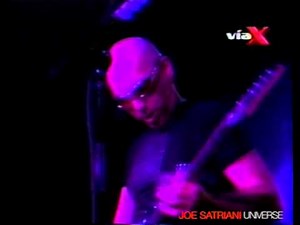 Joe Satriani - "Raspberry Jam Delta-V" (Live in Santiago)