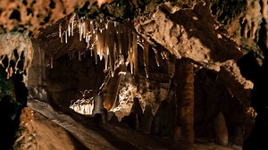 Grotte de Comblain : un trésor souterrain emblématique de la vallée de l’Ourthe - RTBF Actus