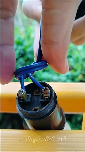 “Stop Wires Slipping Out of Light Bulb Sockets ⚡ (Easy Fix!)” #LifeHack #HomeRepair #diy #Shorts